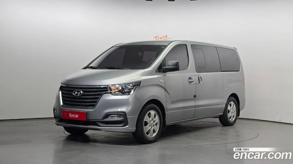 Hyundai Starex — фото 1