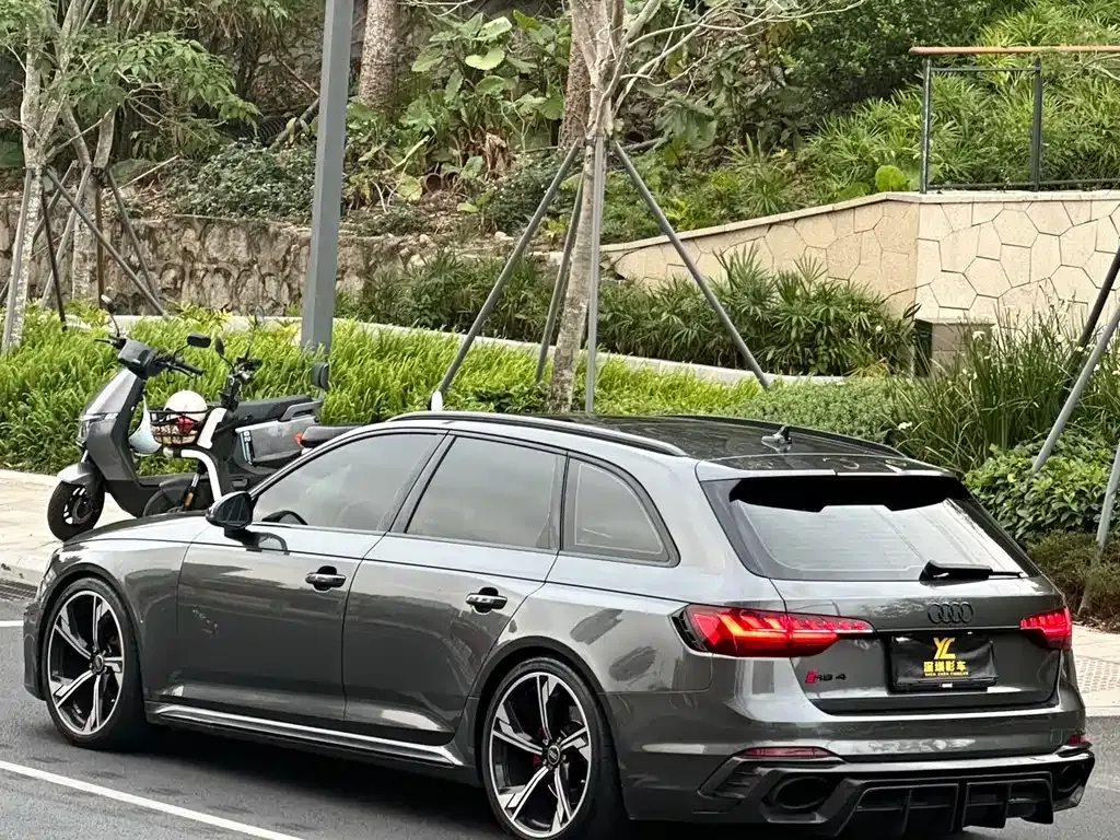 Audi RS 4 — фото 9