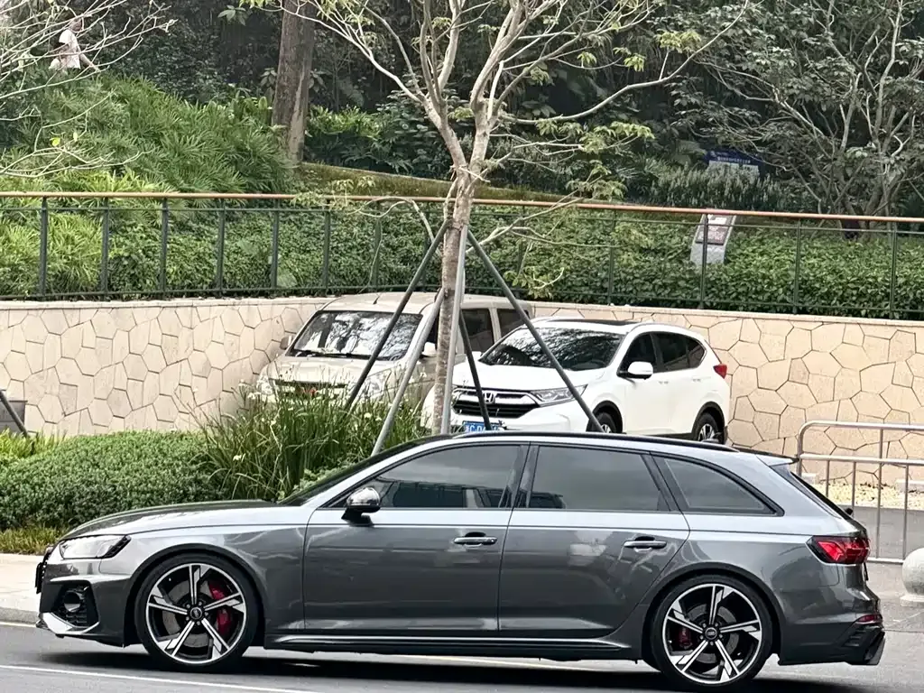 Audi RS 4 — фото 8