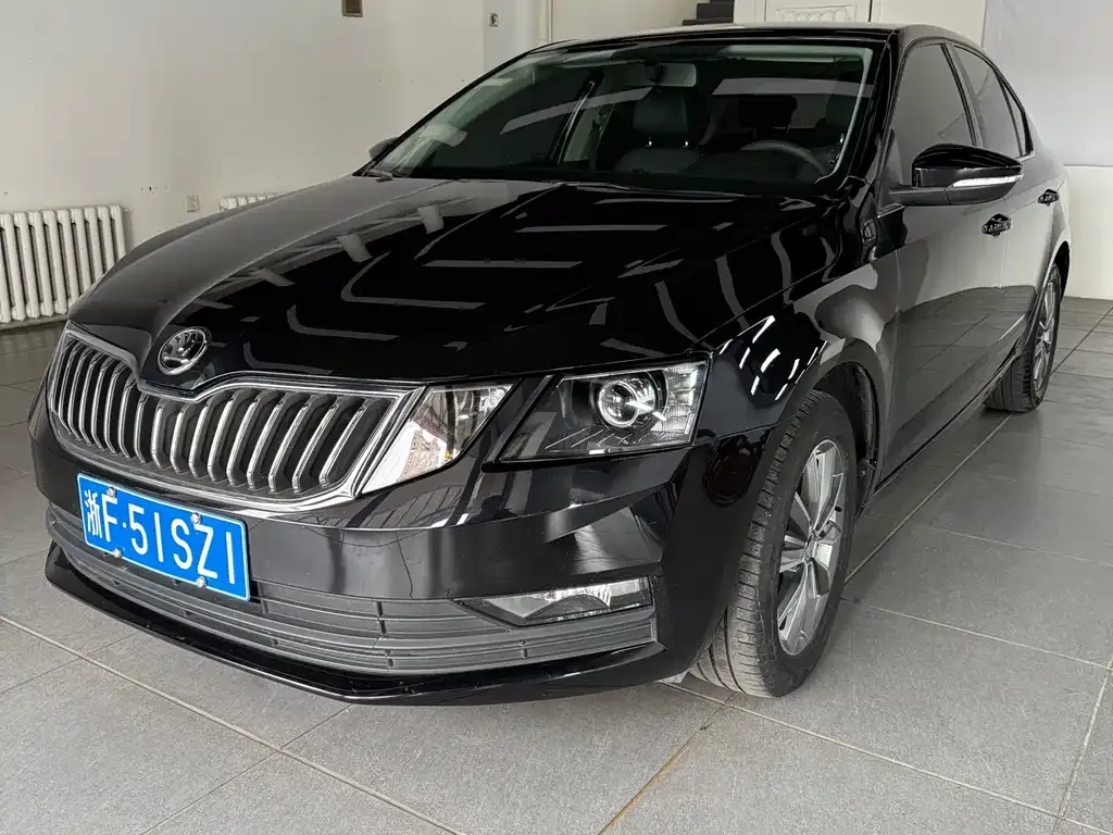 Skoda Octavia — фото 1