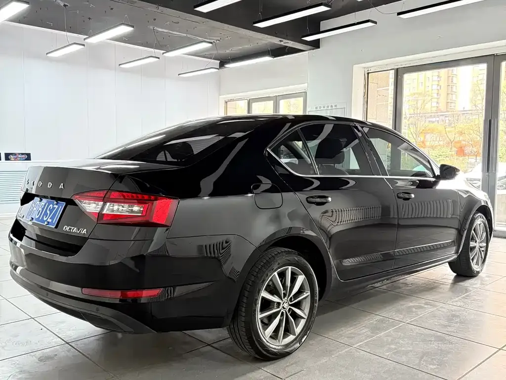 Skoda Octavia — фото 5