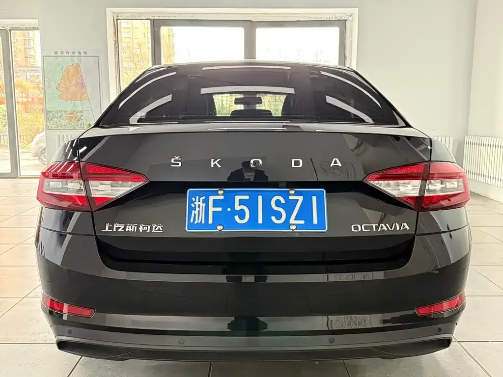 Skoda Octavia — фото 2