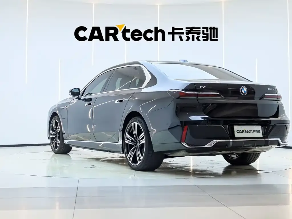 BMW i7 — фото 10