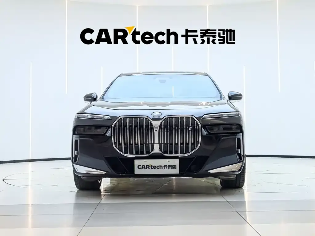 BMW i7 — фото 8