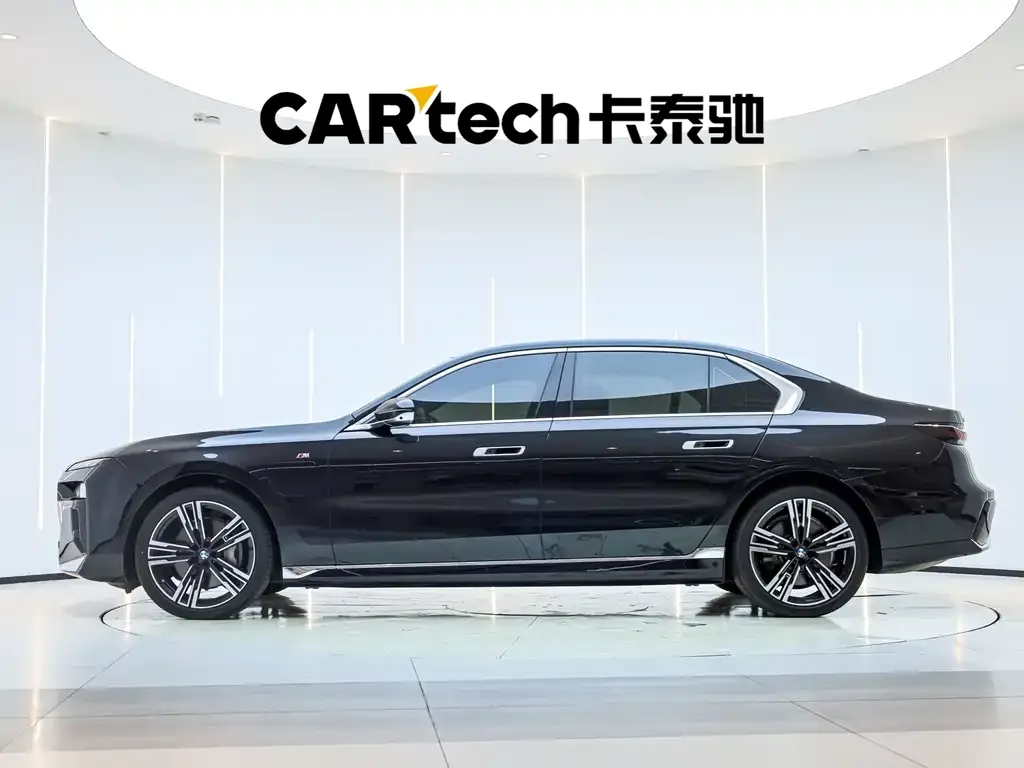 BMW i7 — фото 6