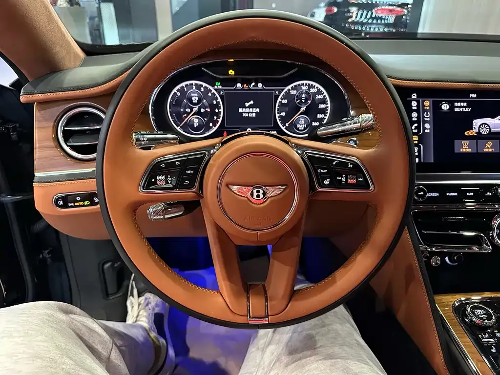 Bentley Flying Spur PHEV — фото 8