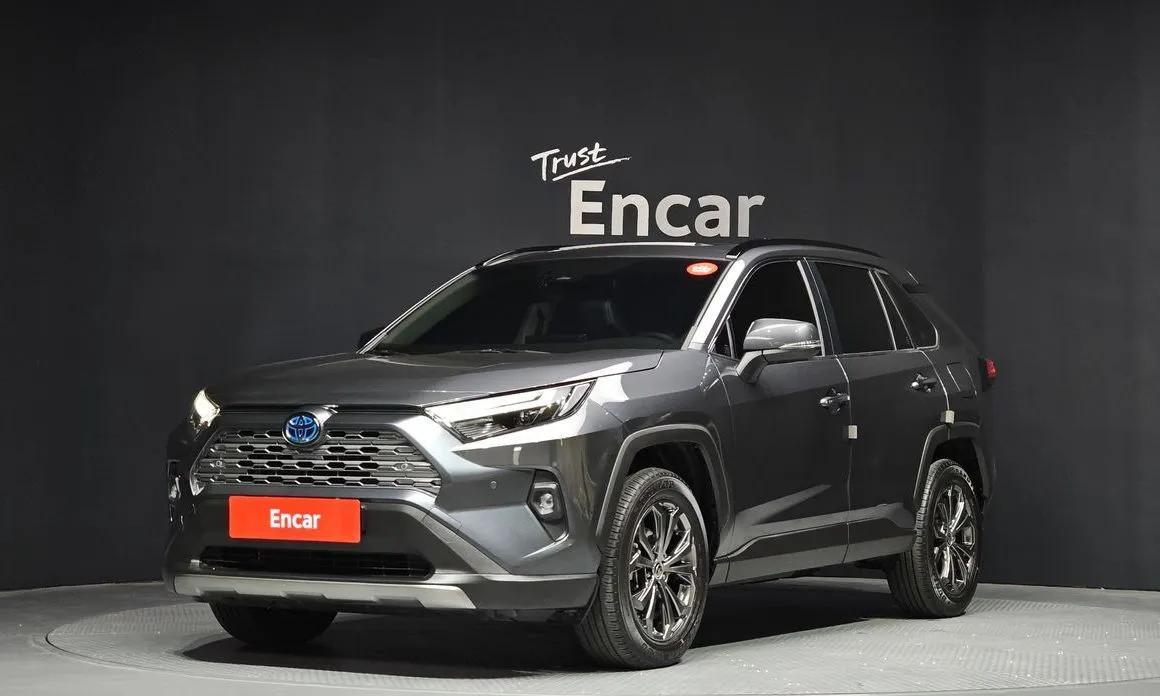 Toyota RAV4 — фото 1