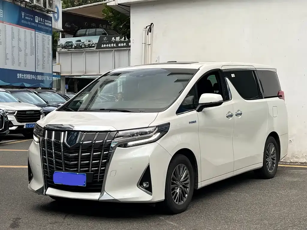Toyota Alphard — фото 10
