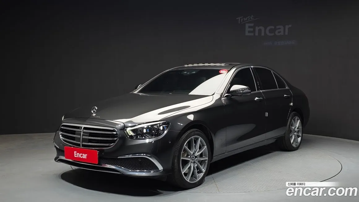 Mercedes-Benz E-Class — фото 1