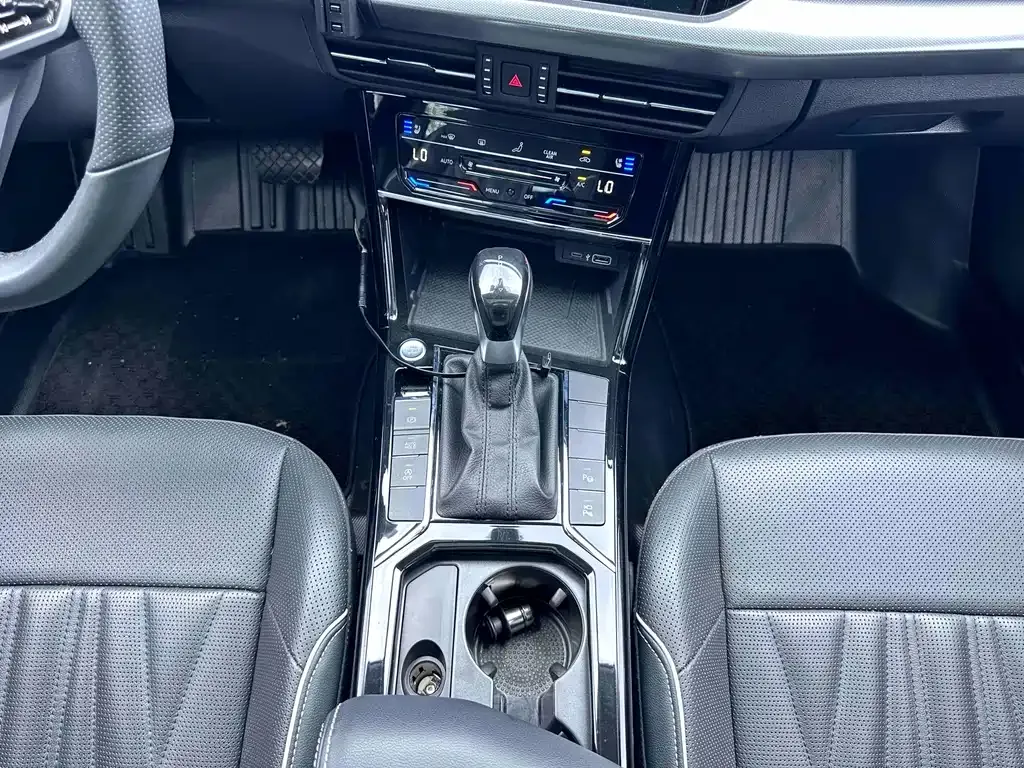 Volkswagen Passat — фото 9