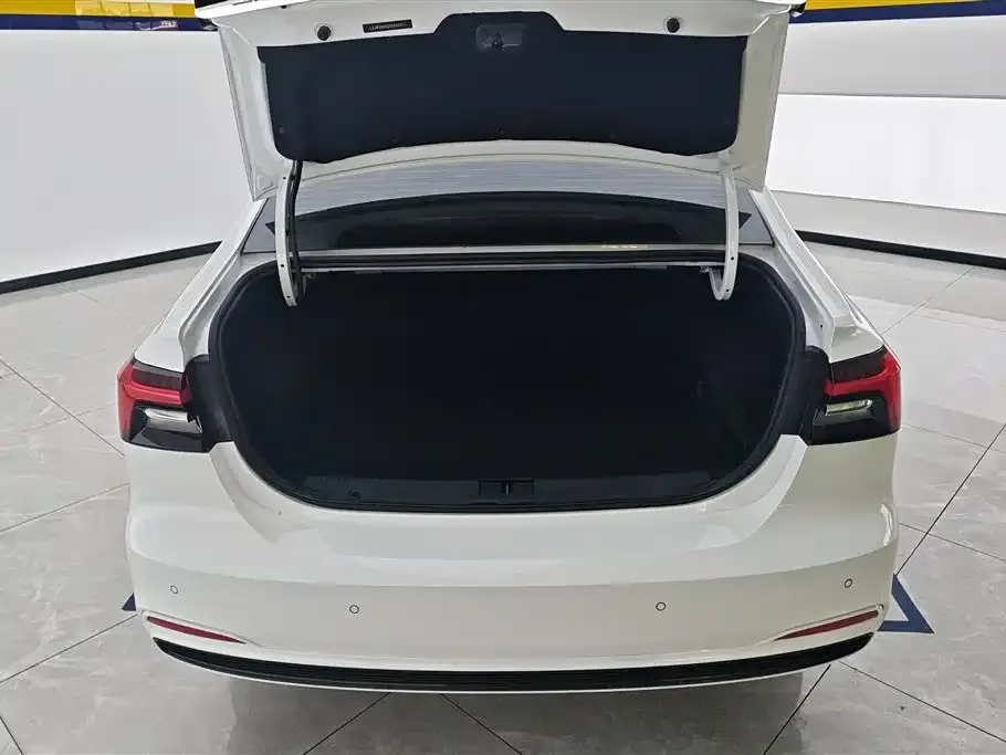 Roewe i6 MAX New Energy — фото 2