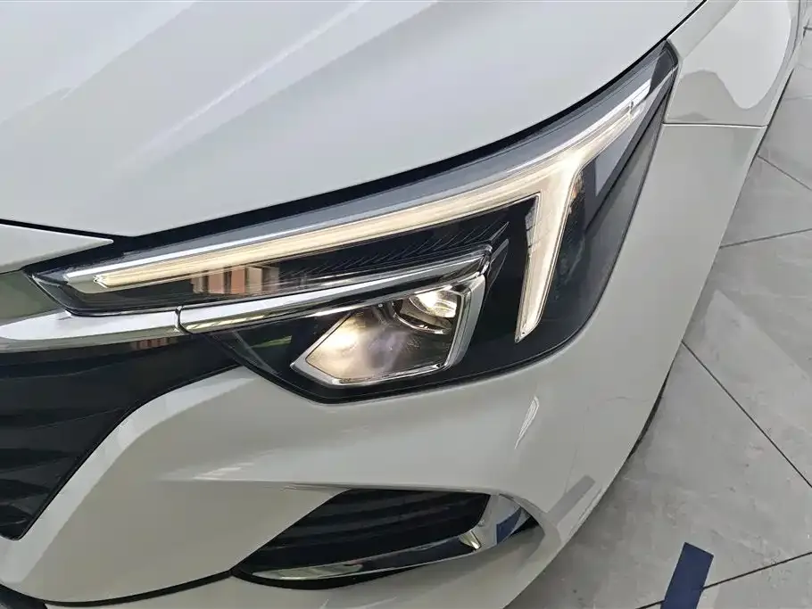 Roewe i6 MAX New Energy — фото 6