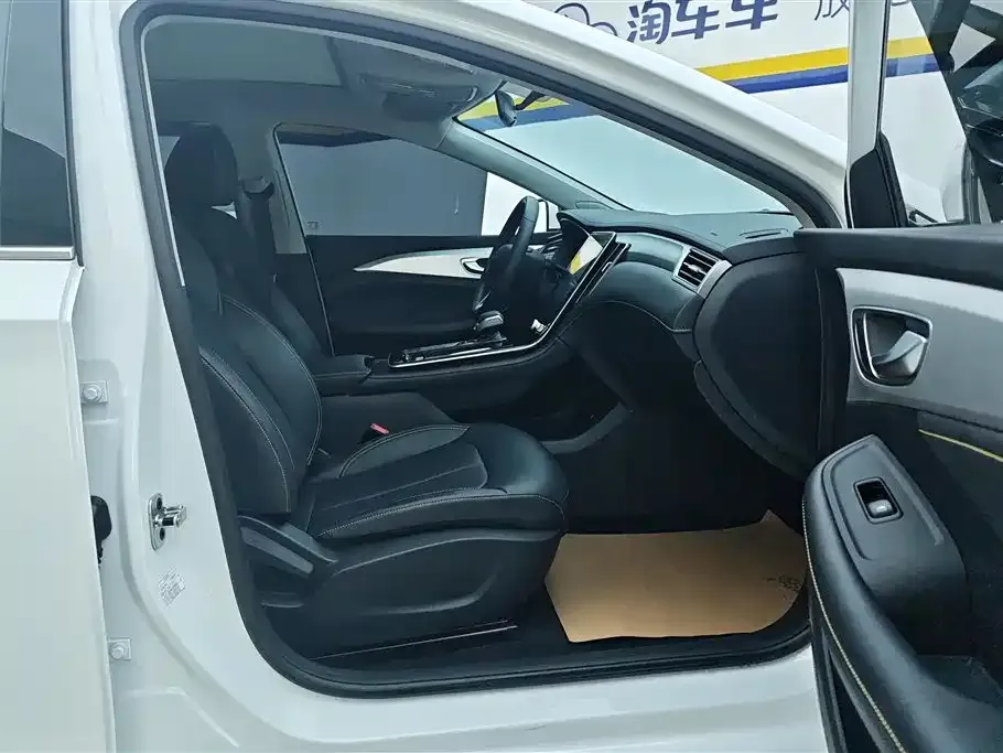 Roewe i6 MAX New Energy — фото 8