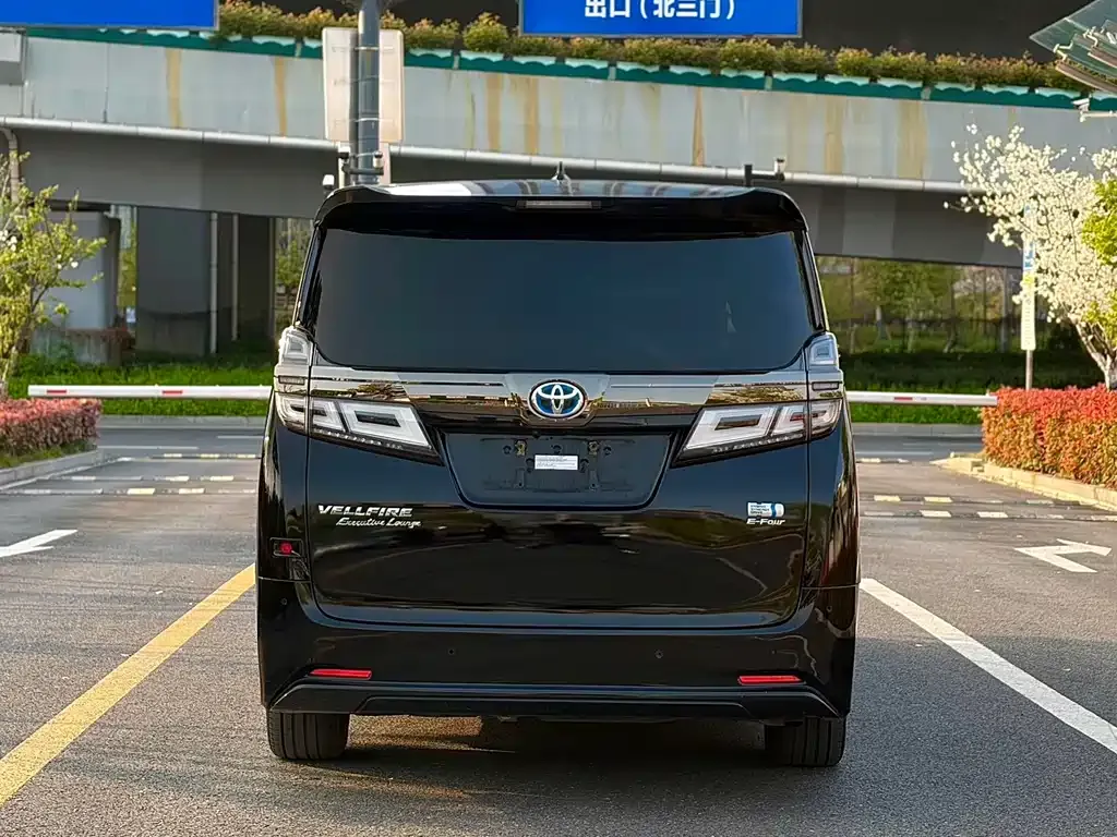 Toyota Vellfire — фото 8