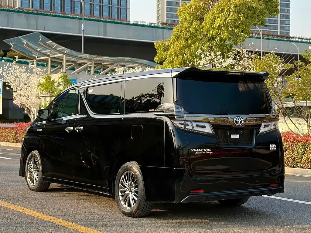 Toyota Vellfire — фото 7
