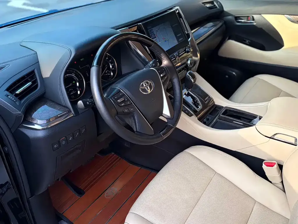 Toyota Vellfire — фото 3