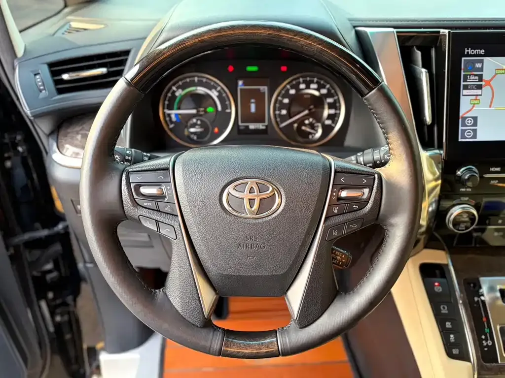 Toyota Vellfire — фото 6