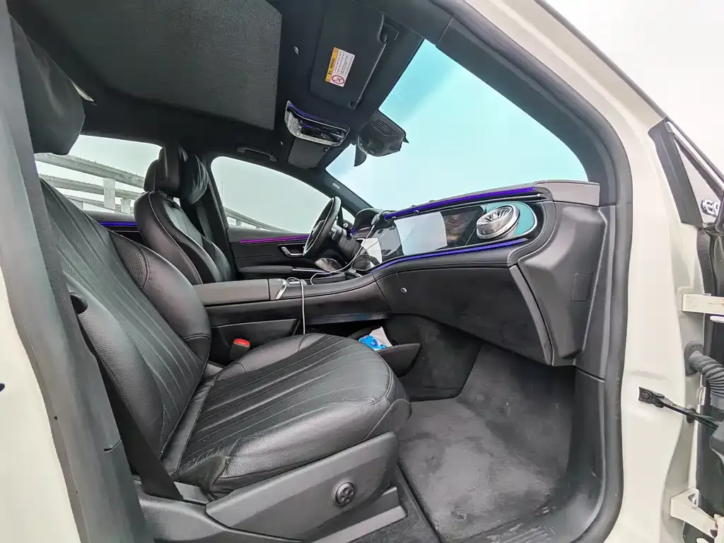 Mercedes-Benz EQS SUV — фото 3