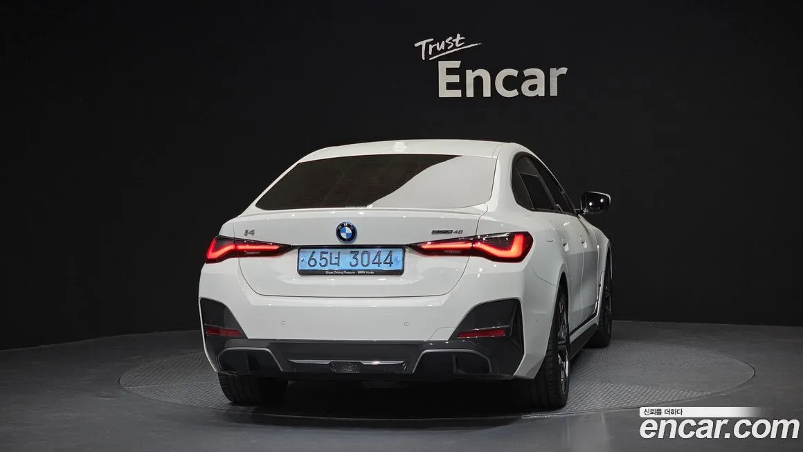 BMW i4 — фото 4