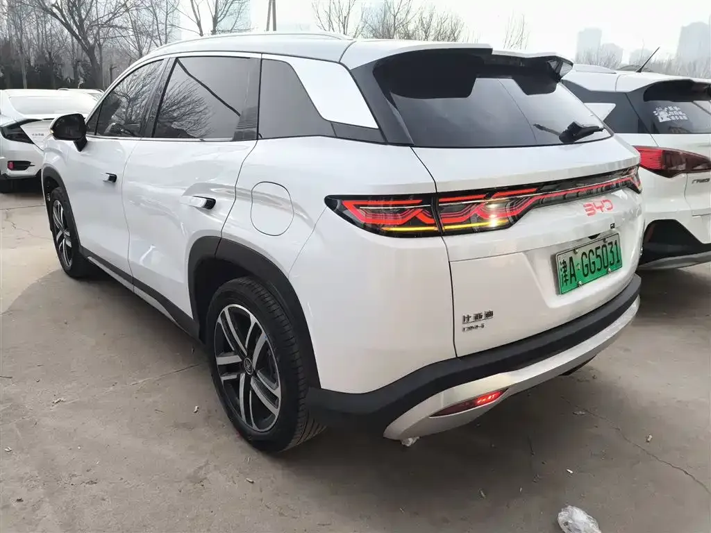 BYD L DM-i — фото 6
