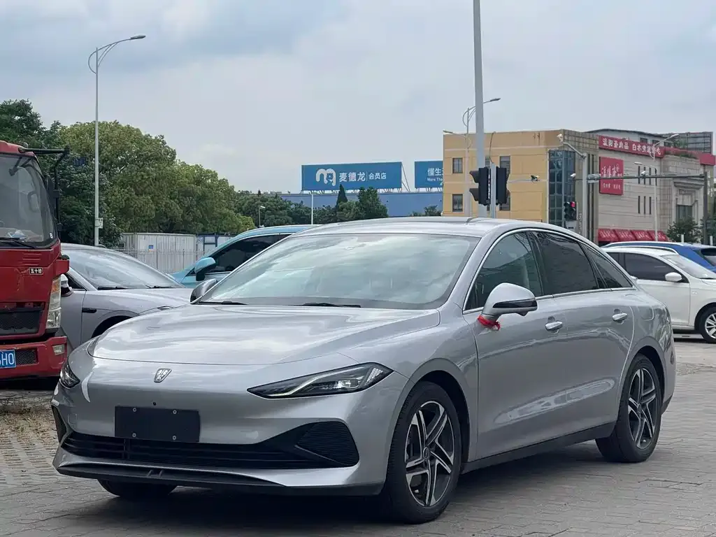 Roewe D7 — фото 1