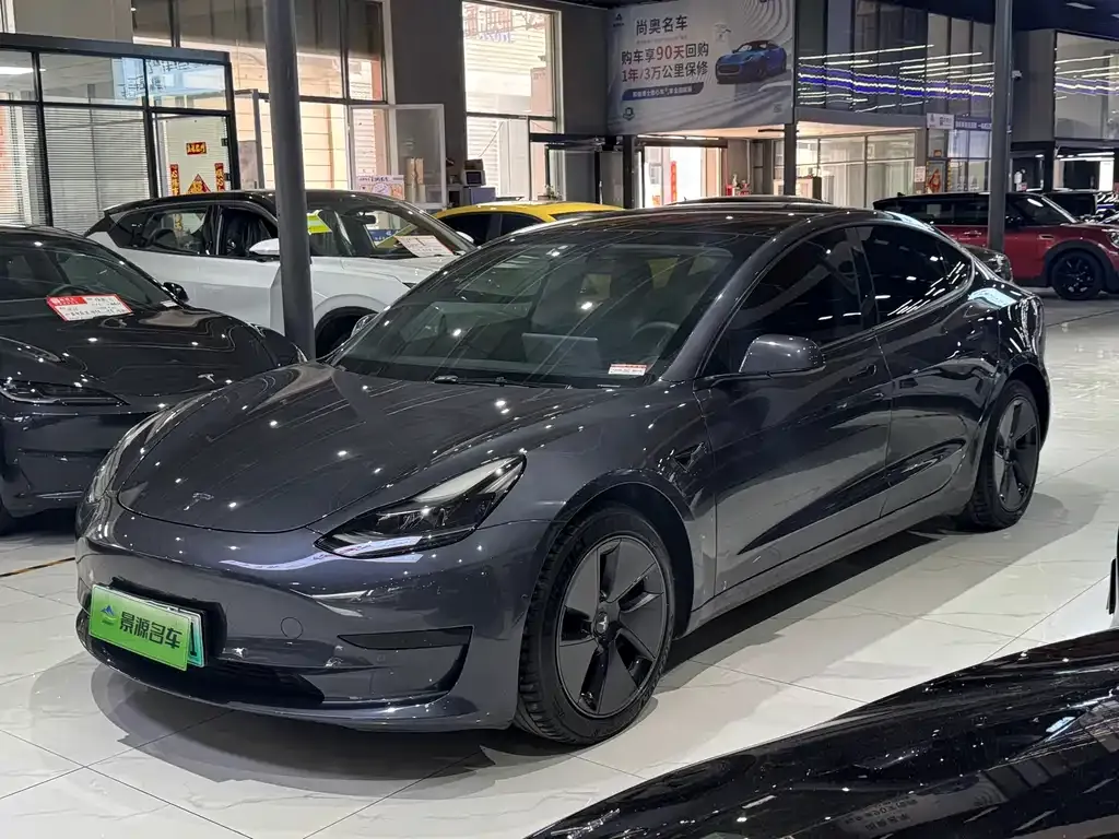 Tesla Model 3 — фото 1
