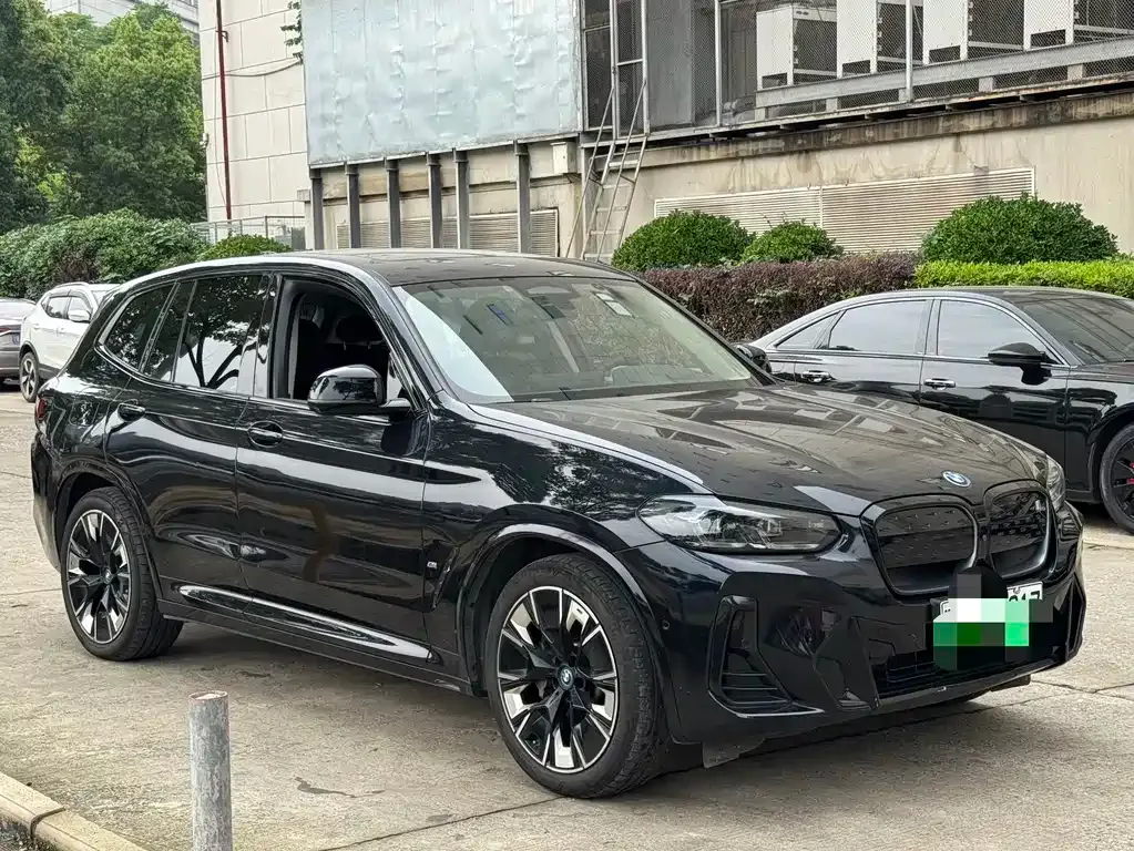 BMW iX3 — фото 10