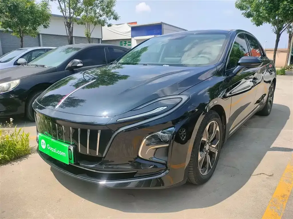 Hongqi E-QM5 — фото 1