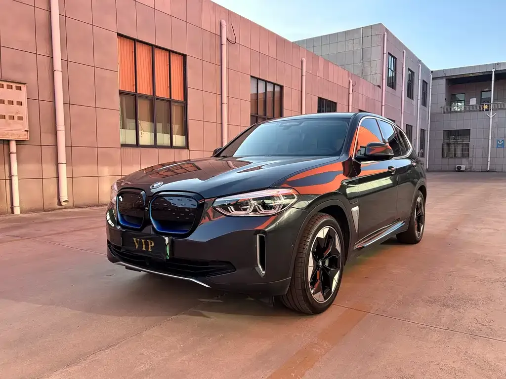 BMW iX3 — фото 1