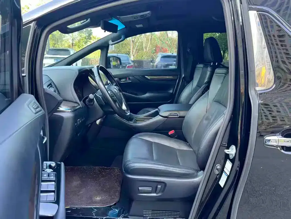 Toyota Alphard — фото 4