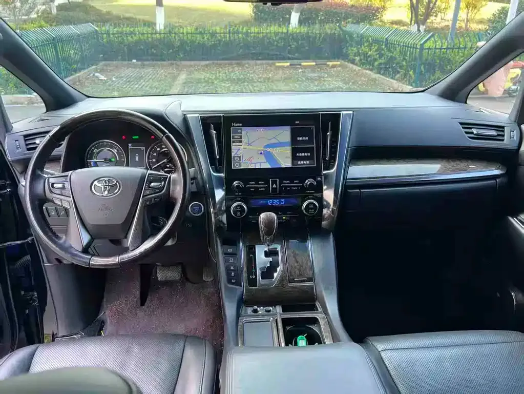 Toyota Alphard — фото 6