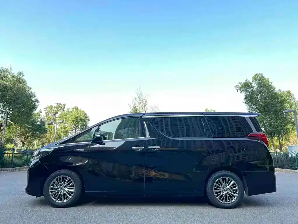 Toyota Alphard — фото 3