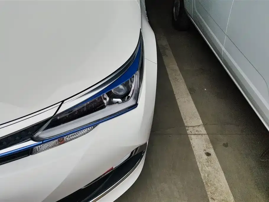 Toyota Corolla Hybrid — фото 4