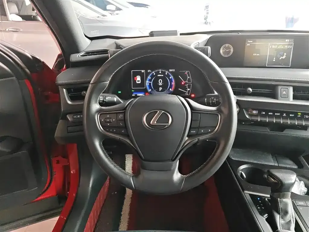 Lexus UX — фото 6