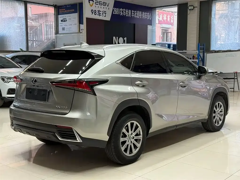 Lexus NX — фото 6