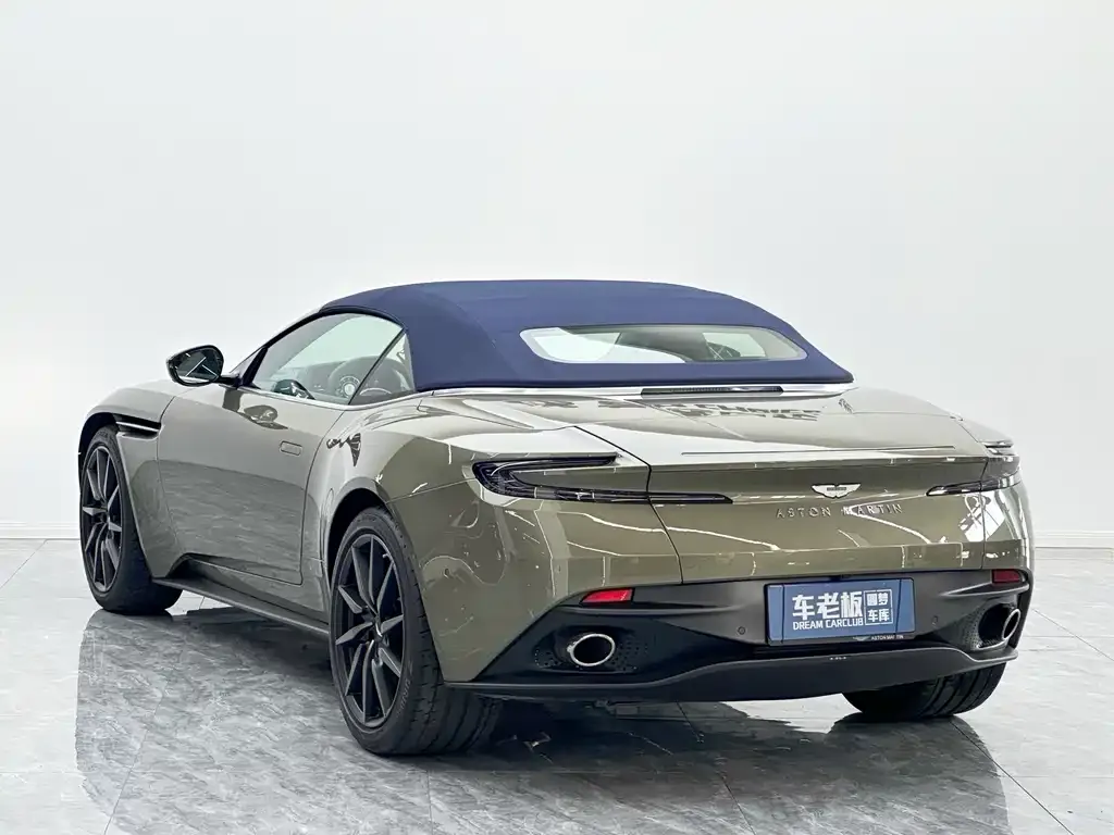 Aston Martin DB11 — фото 8