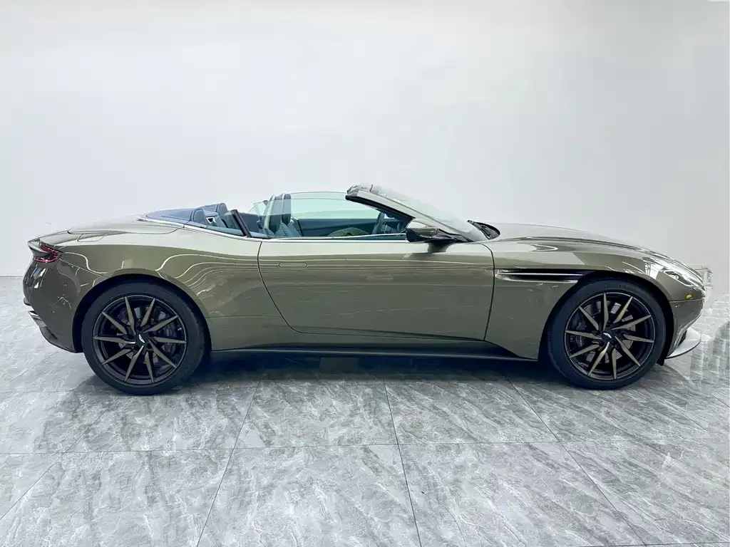 Aston Martin DB11 — фото 4