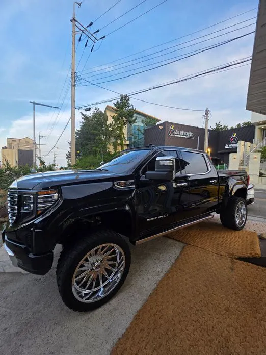 GMC Sierra — фото 1