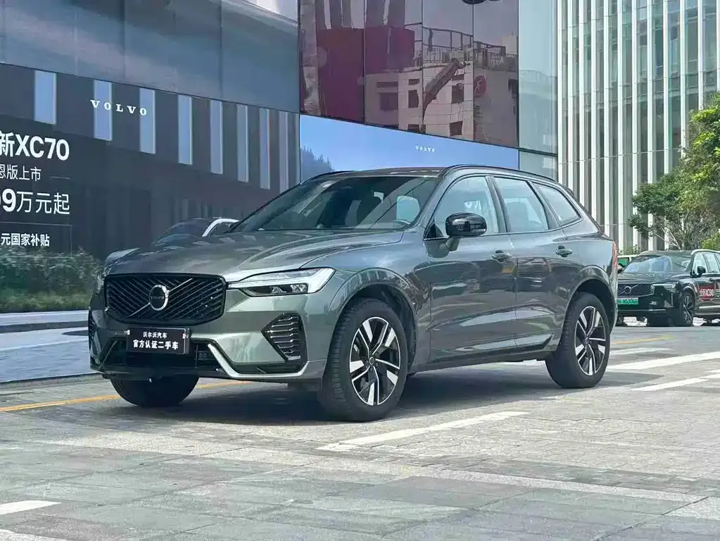 Volvo XC60 — фото 1