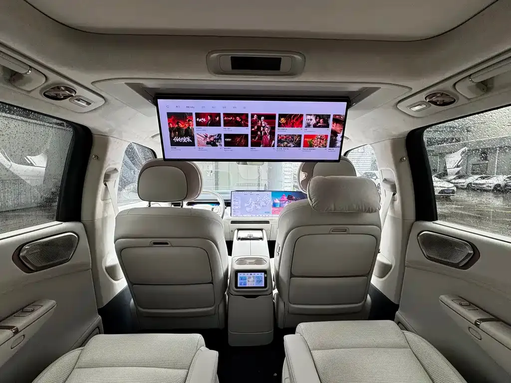 Lynk & Co 900 — фото 4