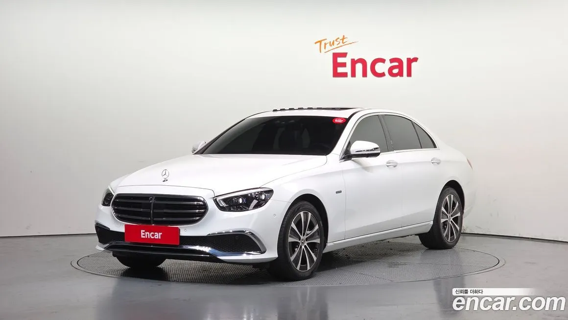 Mercedes-Benz E-Class — фото 1