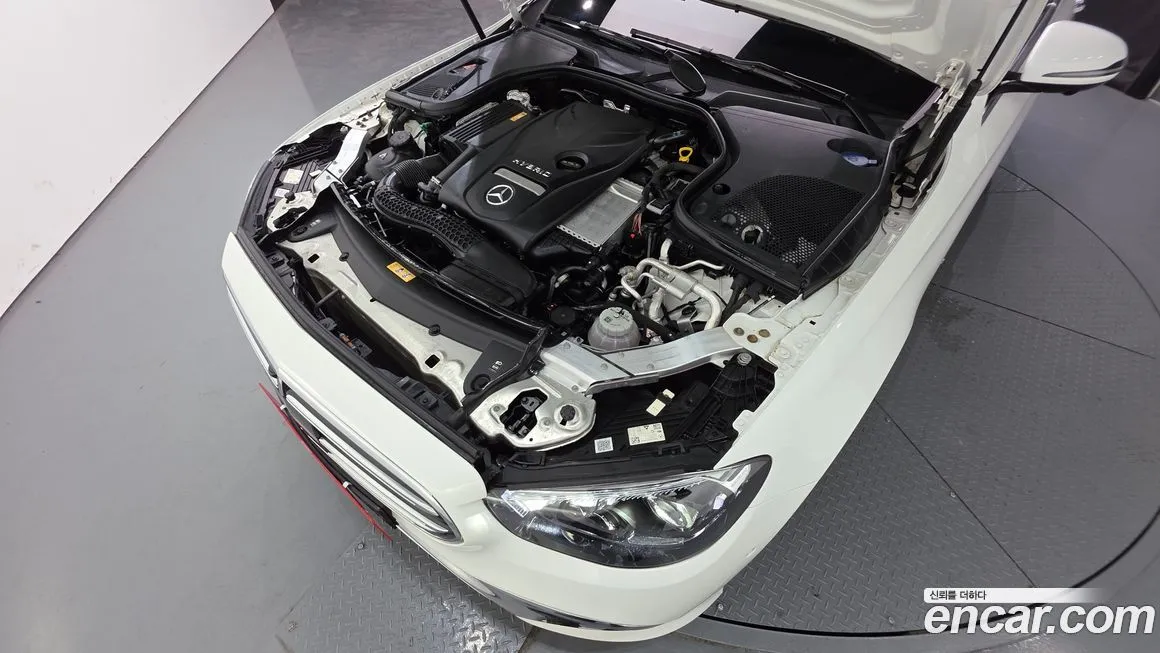 Mercedes-Benz E-Class — фото 8