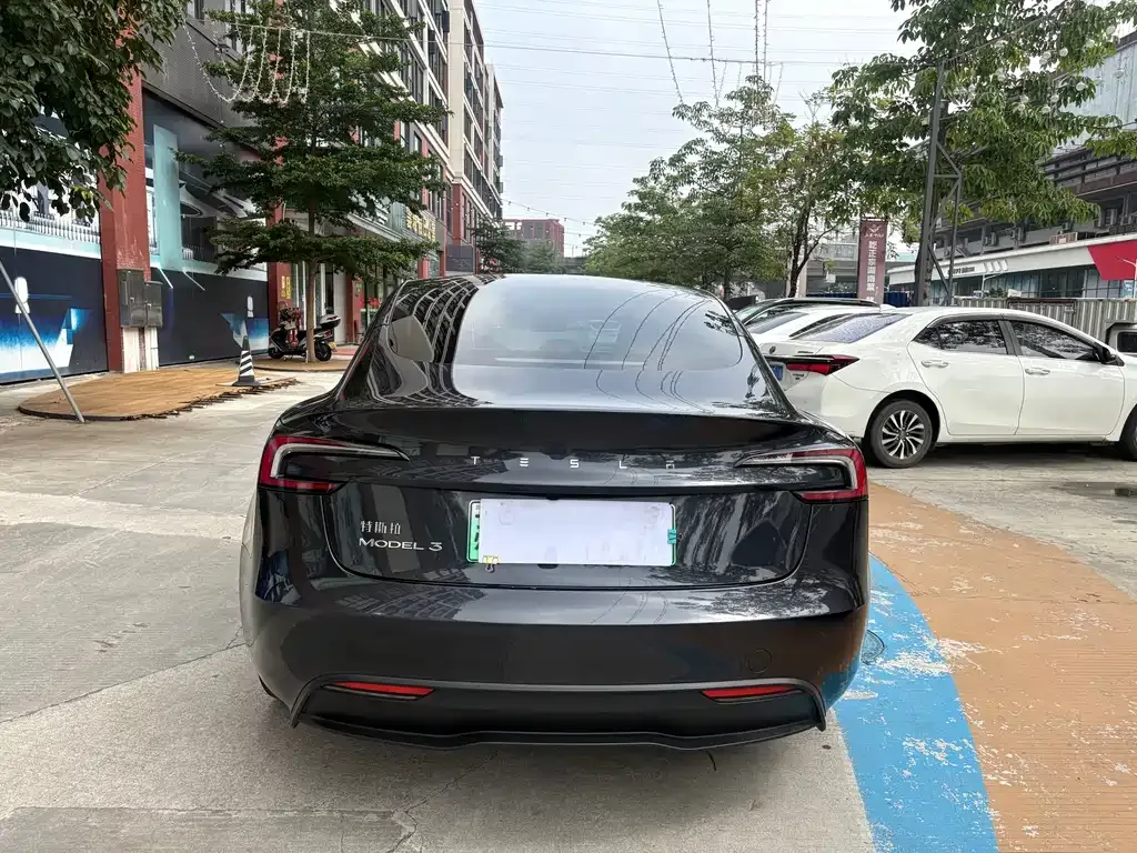 Tesla Model 3 — фото 9