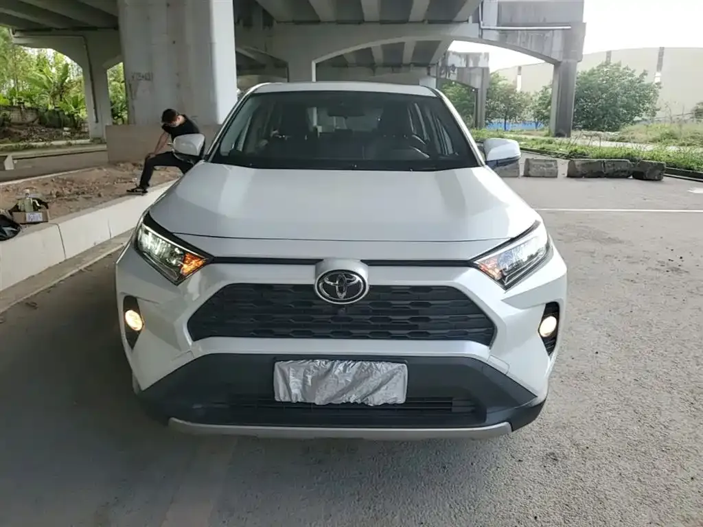 Toyota RAV4 — фото 7