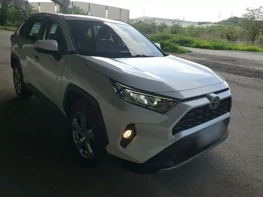 Toyota RAV4 — фото 2