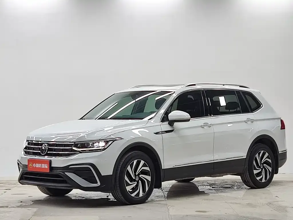 Volkswagen Tiguan L — фото 1