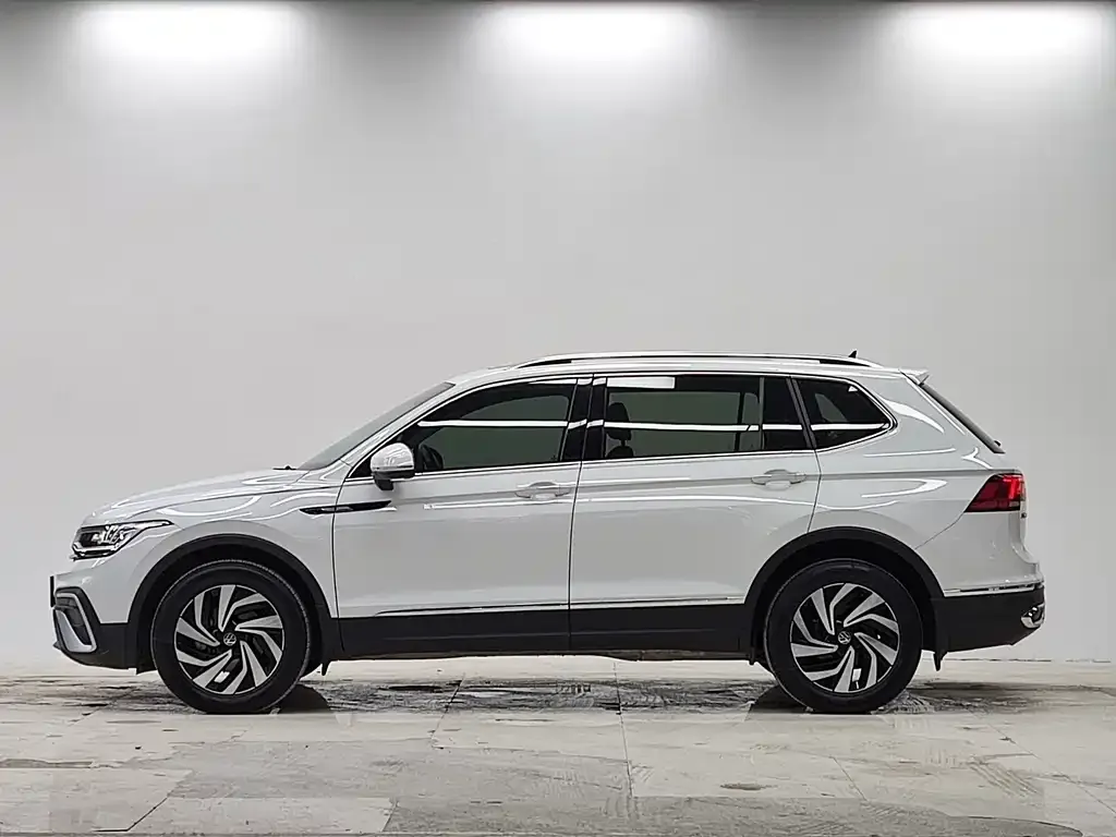 Volkswagen Tiguan L — фото 5