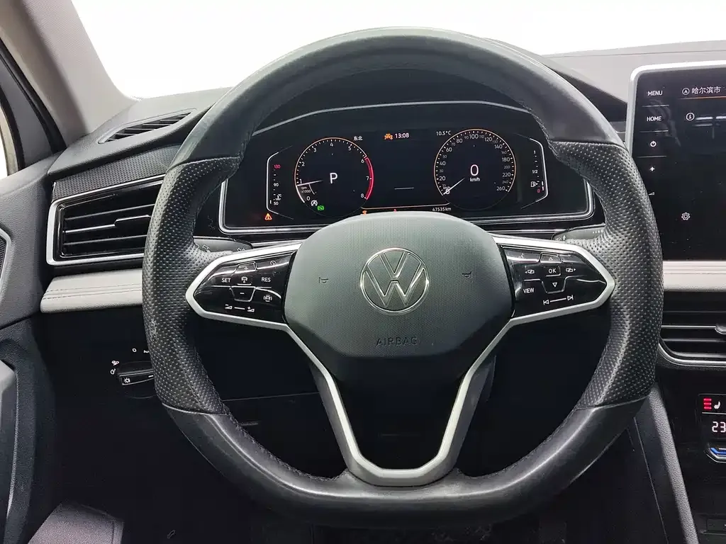 Volkswagen Tiguan L — фото 10