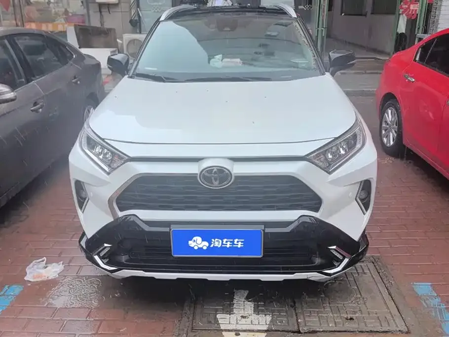 Toyota RAV4 — фото 5