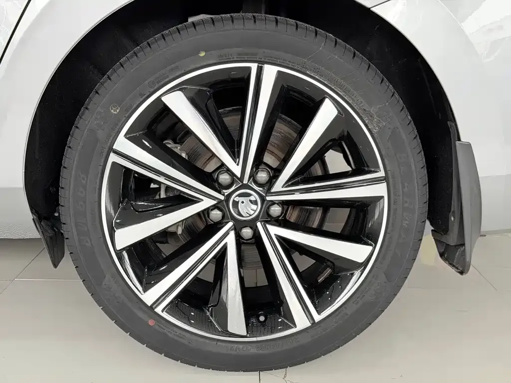 Skoda Superb — фото 9